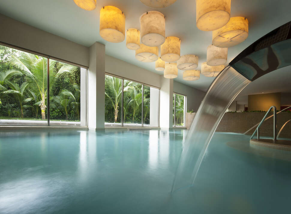 Een foto van het zwembad bij El Dorado Seaside Suites
