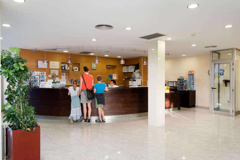 Een foto van het interieur van Floresta Aparthotel