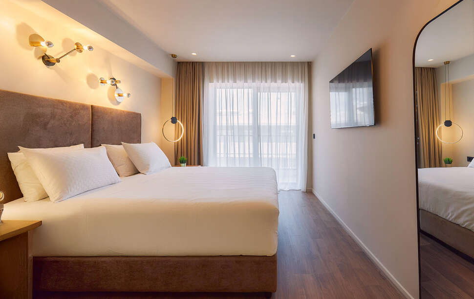 Een foto van Enorme Epavli Urban Living