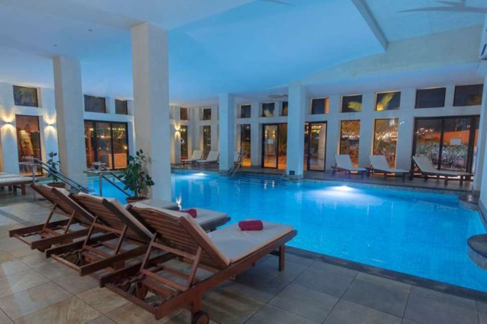 Een foto van het zwembad bij Ramla Bay Resort