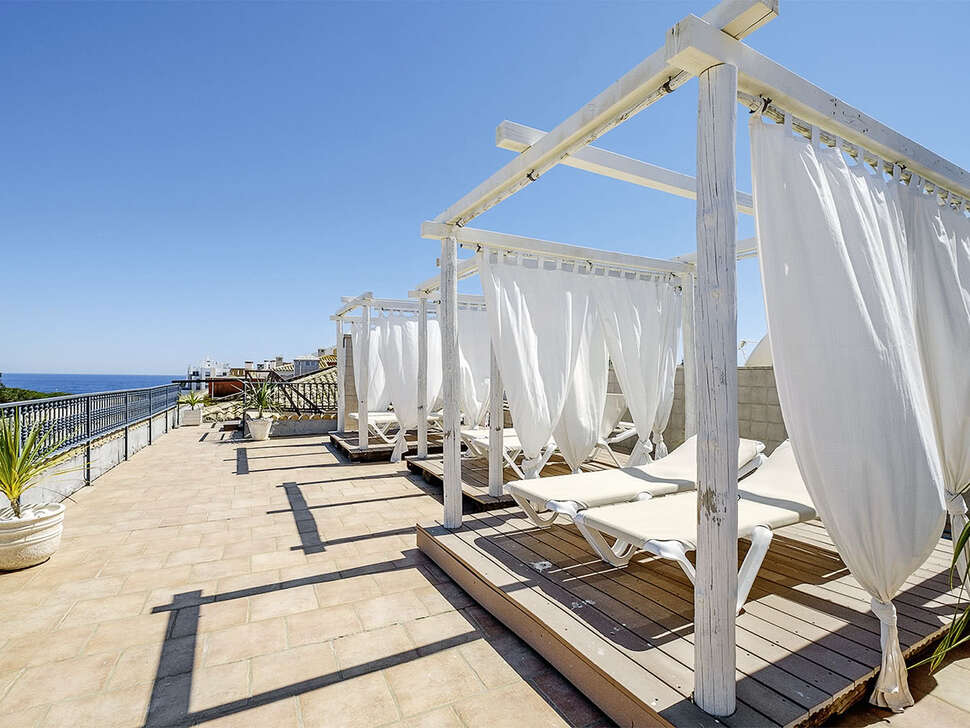 Een foto van het terras bij Hotel Dom Manuel I Residence