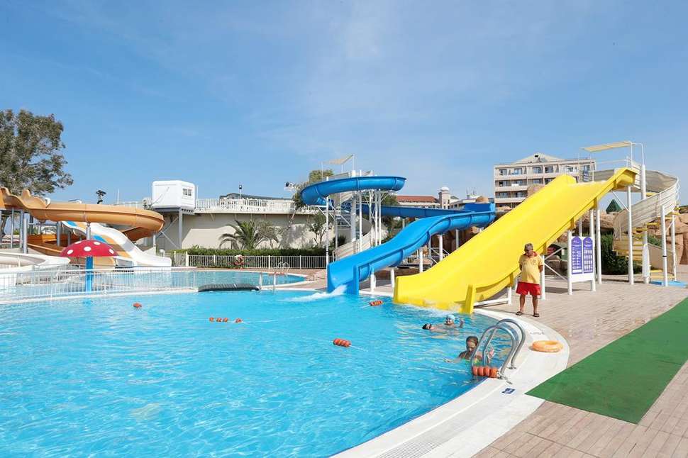 Een foto van het zwembad bij Hotel Kaya Belek