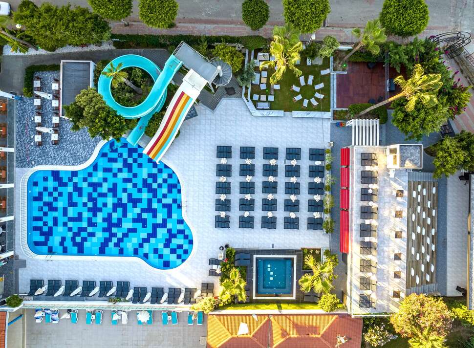 Een foto van het zwembad bij White City Beach Hotel
