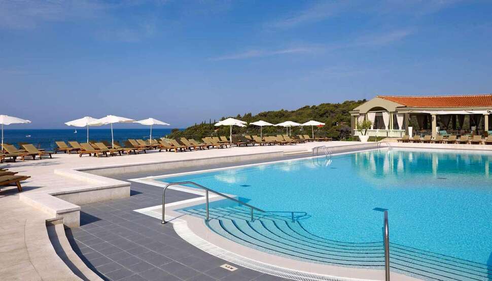 Een foto van het zwembad bij Verudela Beach & Villa Resort
