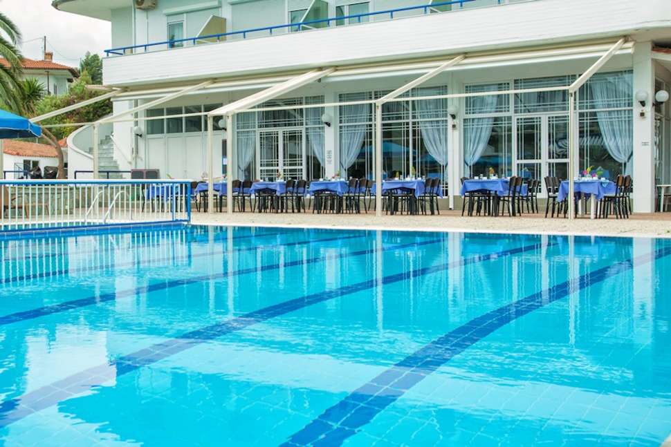 Een foto van het zwembad bij Port Marina Hotel