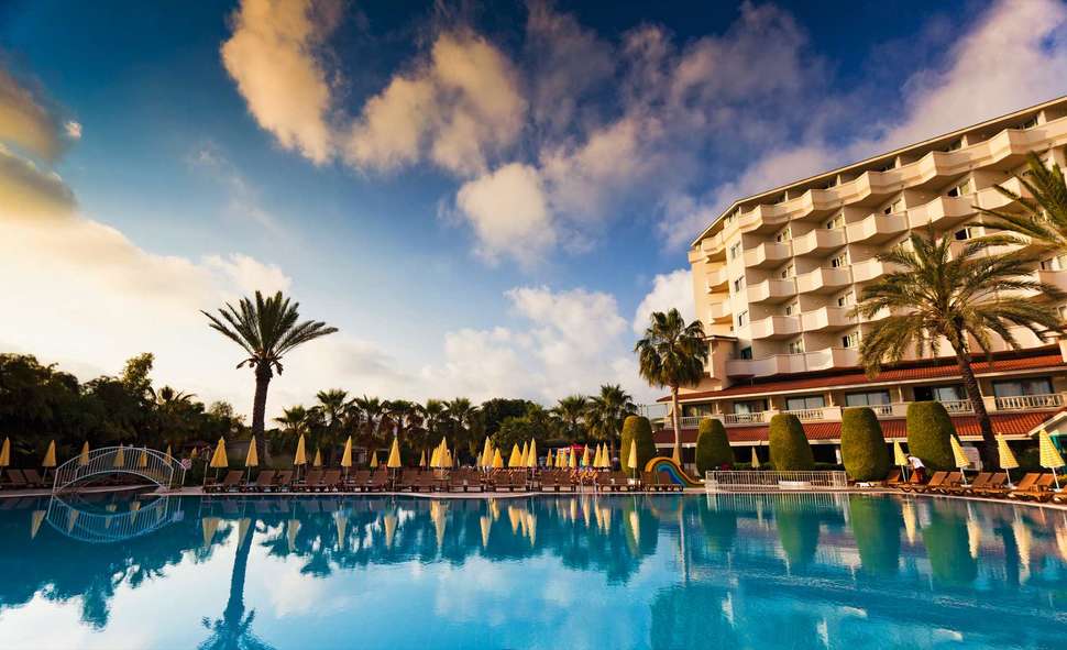 Een foto van het zwembad bij Febeach Hotel Side