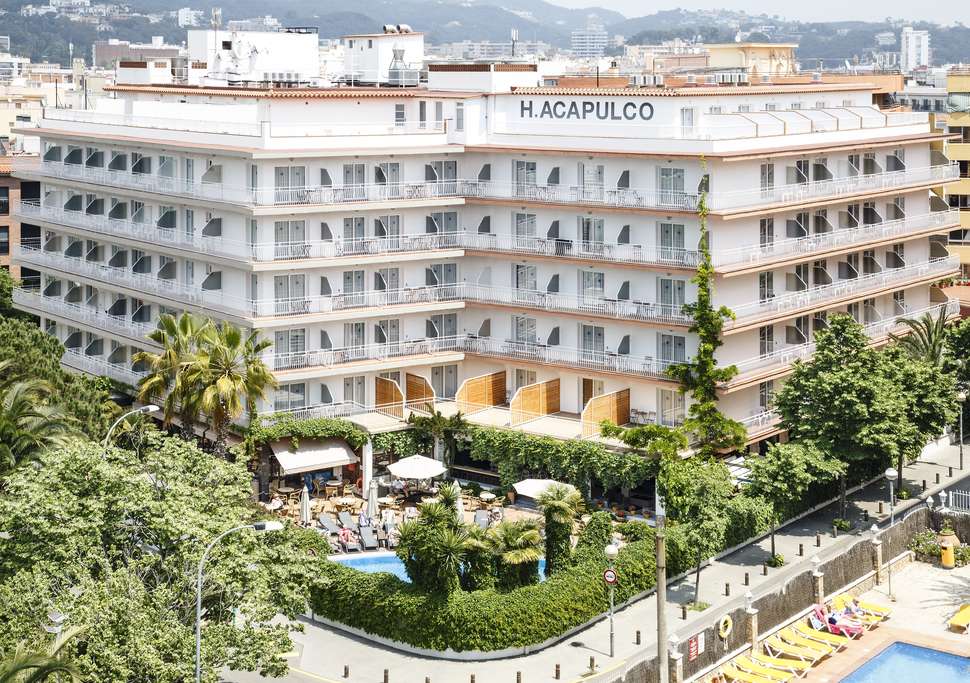 Een foto van de buitenkant van Hotel Acapulco