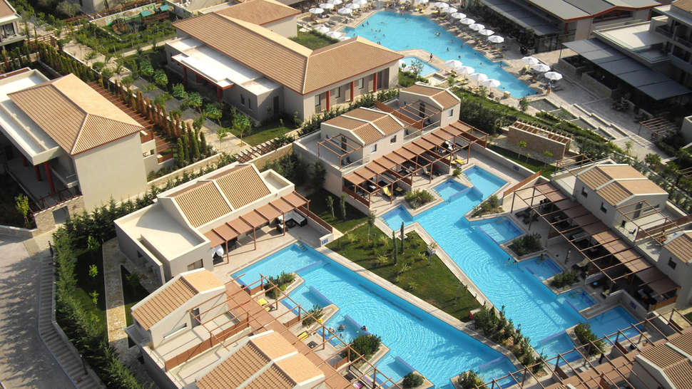 Een foto van een overzicht van Apollonion Asterias Resort & Spa