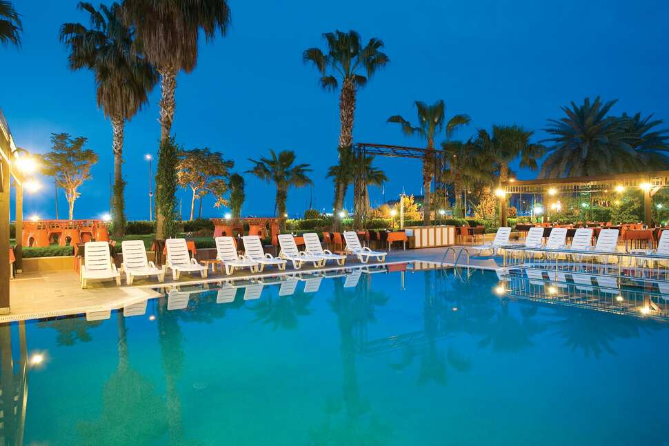 Een foto van het zwembad bij Fame Beach Hotel