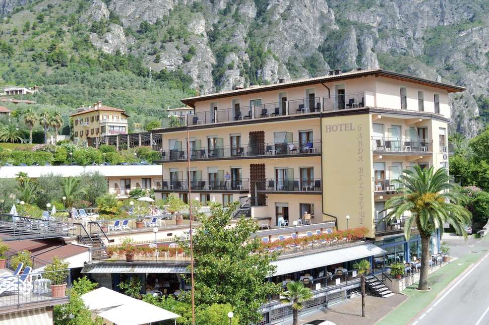 Ein Foto vom Strand beim Hotel Garda Bellevue