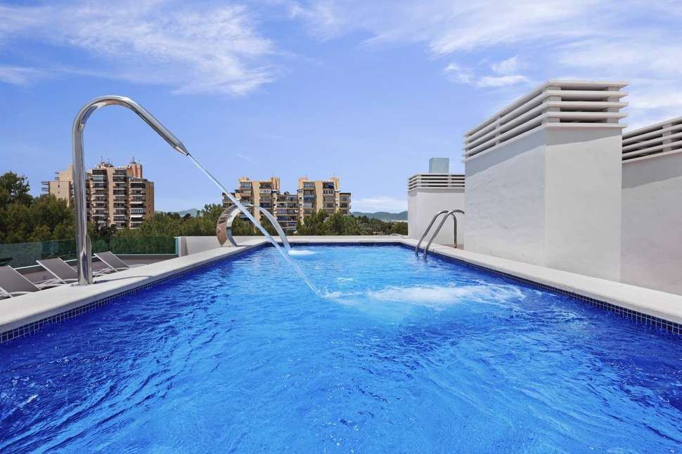 Een foto van het zwembad bij Metropolitan Playa JUKA Aparthotel