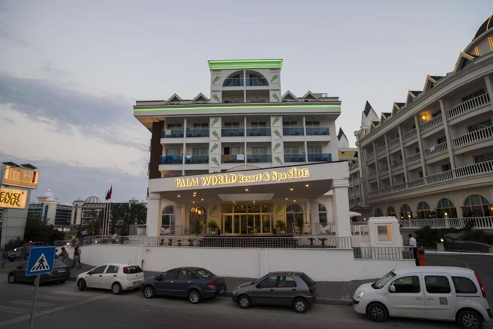 Een foto van de buitenkant van Palm World Resort & Spa