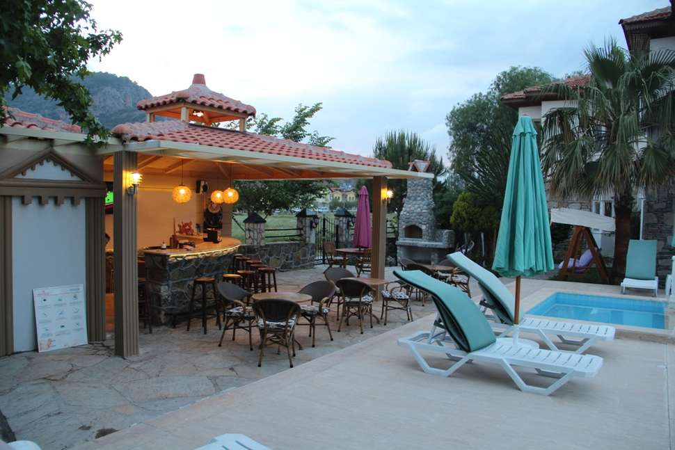 Een foto van het terras bij Basar Hotel