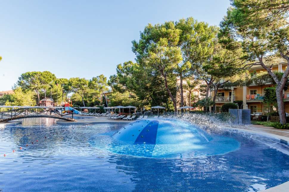 Ein Foto vom Pool im Hotel Zafiro Mallorca
