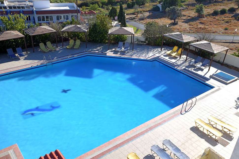 Ein Foto vom Pool im Telhinis Hotel