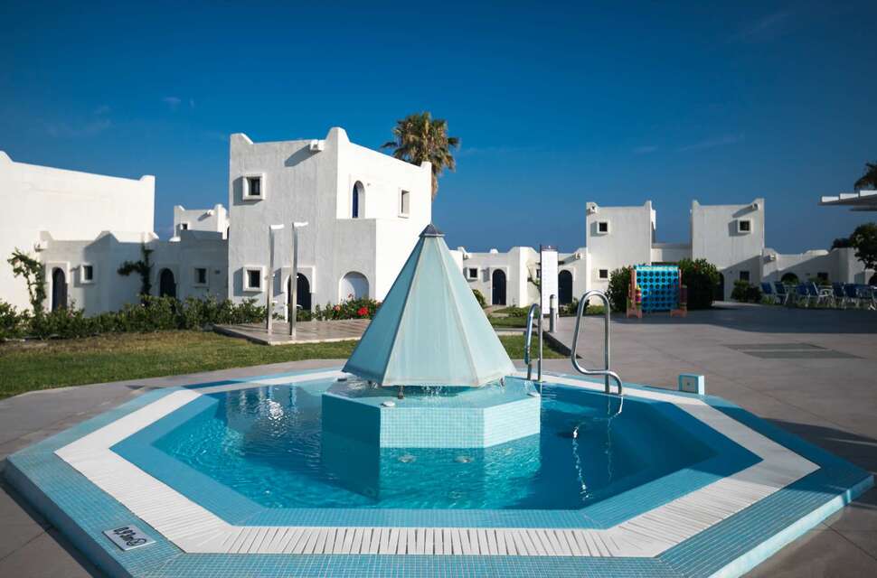 Ein Foto vom Pool im Aeolos Beach Hotel