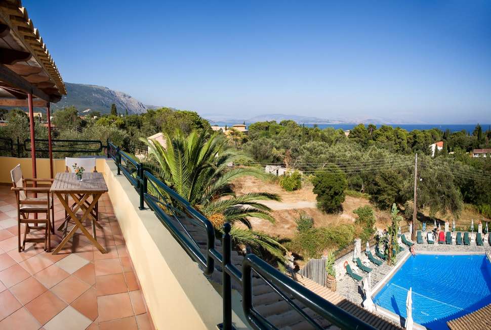 Een foto van het terras bij Villa Yannis