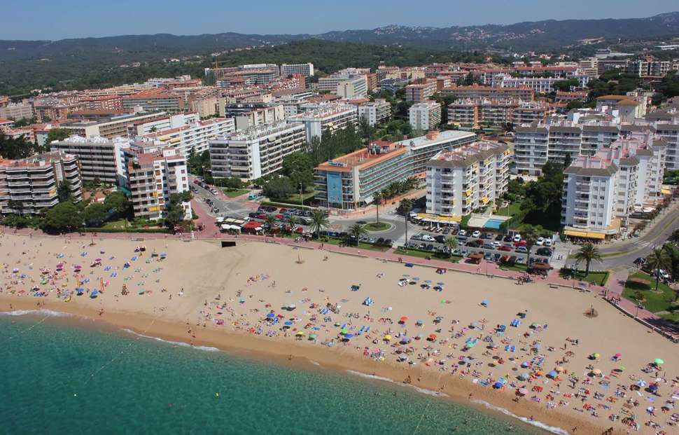 Een foto van de buitenkant van Hotel Surf-Mar by Samba Hotels
