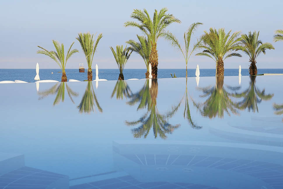 Ein Foto vom Pool im The King Evelthon Beach Hotel & Resort