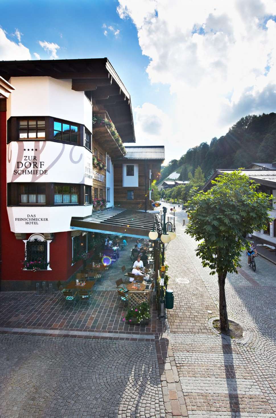 Een foto van de buitenkant van Hotel Zur Dorfschmiede