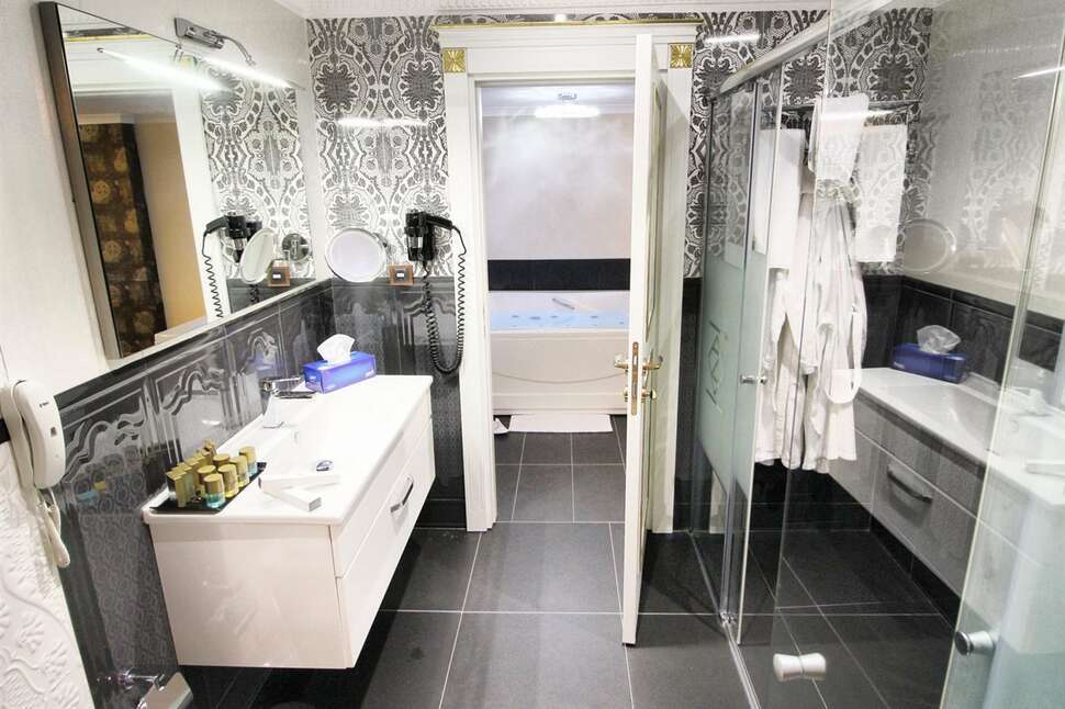 Een foto van Azka Otel