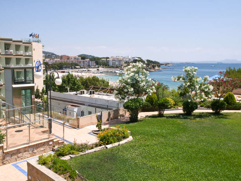 Ein Foto von einer Übersicht des Agua Beach Hotel