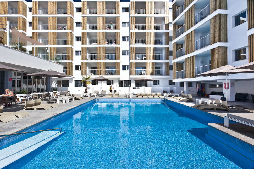 Ein Foto vom Pool im Ryans Ibiza Apartments