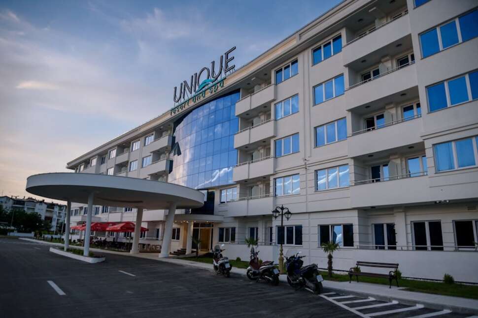 Een foto van de buitenkant van Unique Resort & Spa