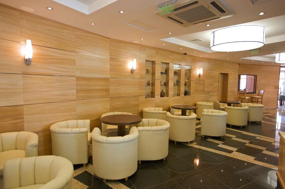 Een foto van het interieur van Seabreeze Hotel