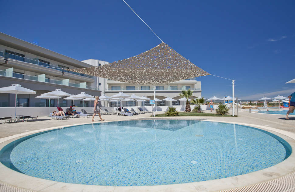 Een foto van het zwembad bij TUI Blue Lagoon Princess