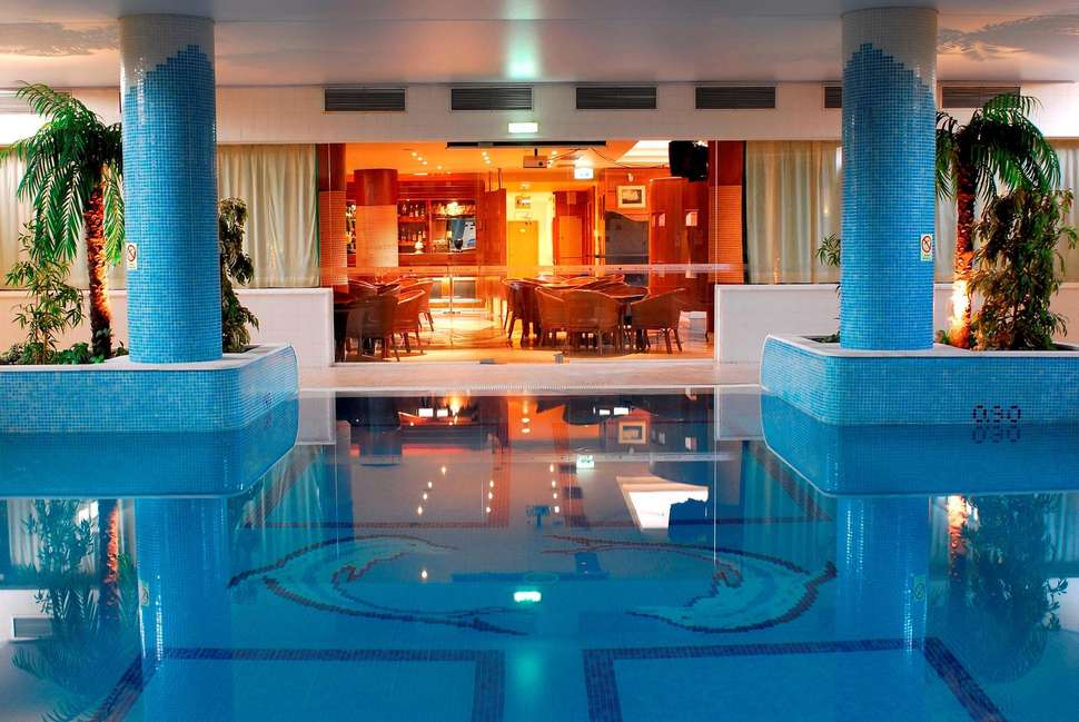 Een foto van het zwembad bij Aparthotel Oceanus