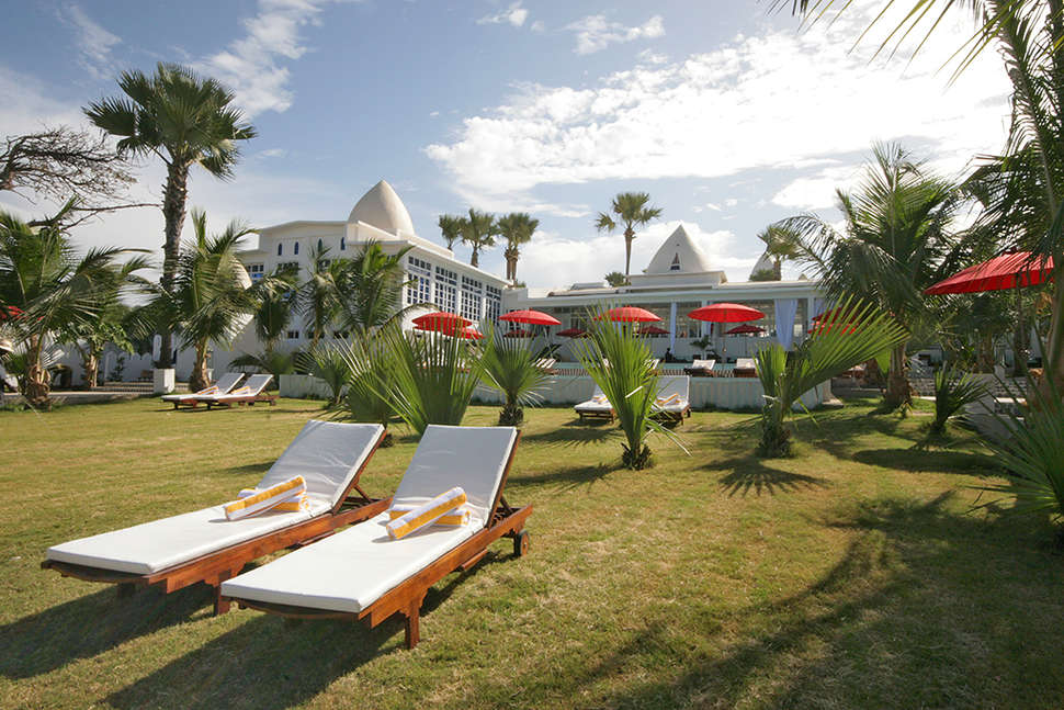 Een foto van het zwembad bij Coco Ocean Resort & Spa