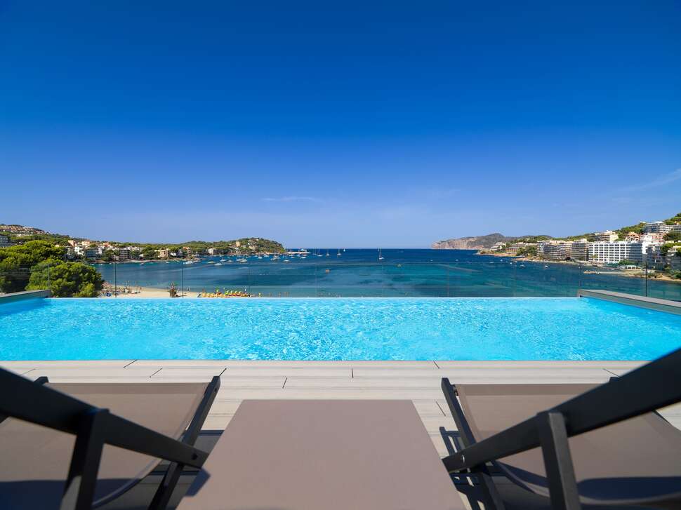 Ein Foto vom Pool im H10 Casa Del Mar