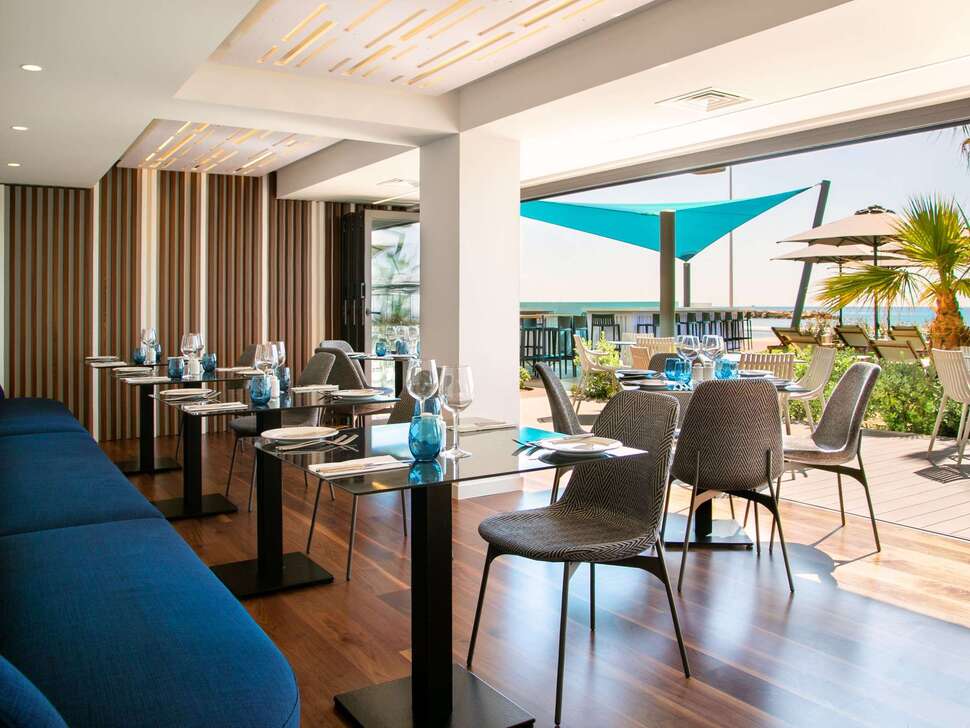 Ein Foto Mercure Larnaca Beach Resort