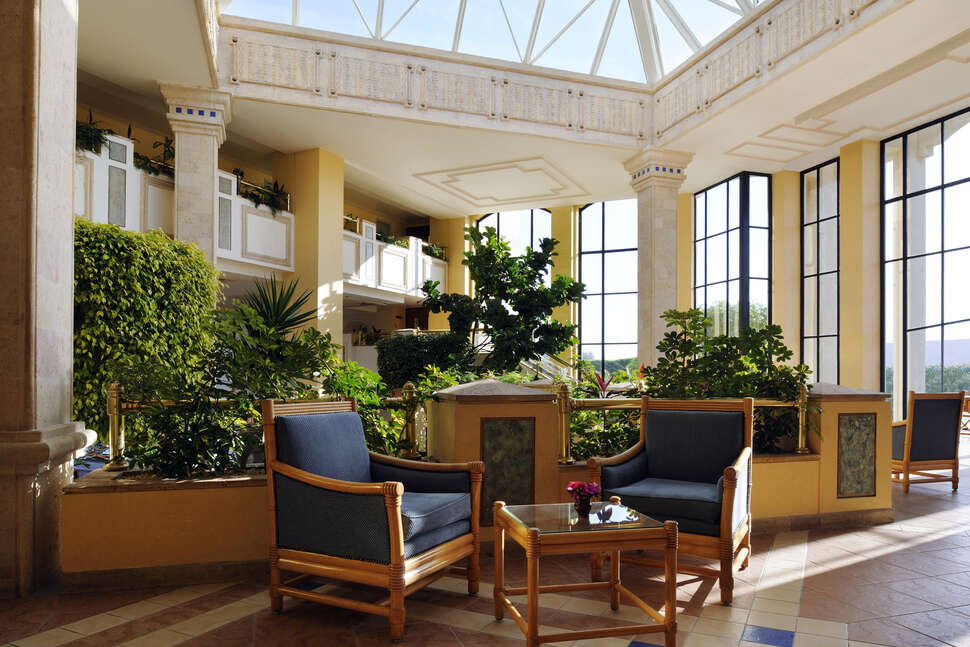 Een foto van het interieur van Naama Bay Promenade