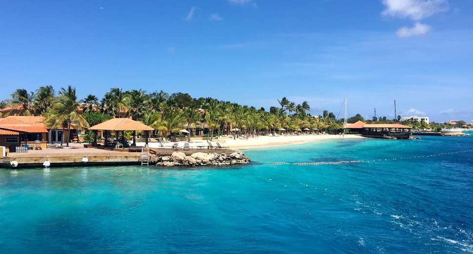 Een foto van het strand bij Harbour Village Beach Club