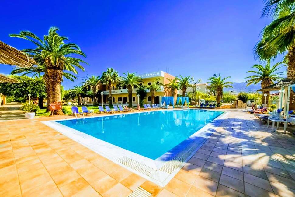 Ein Foto vom Pool im Stelios Gardens