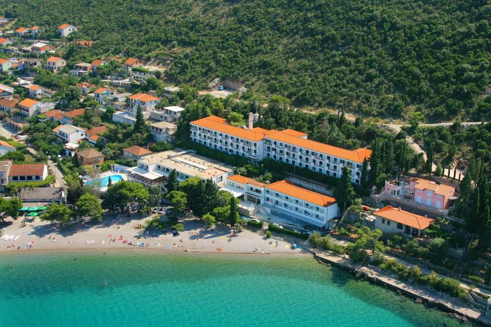 Ein Foto von der Außenansicht des Hotel Faraon