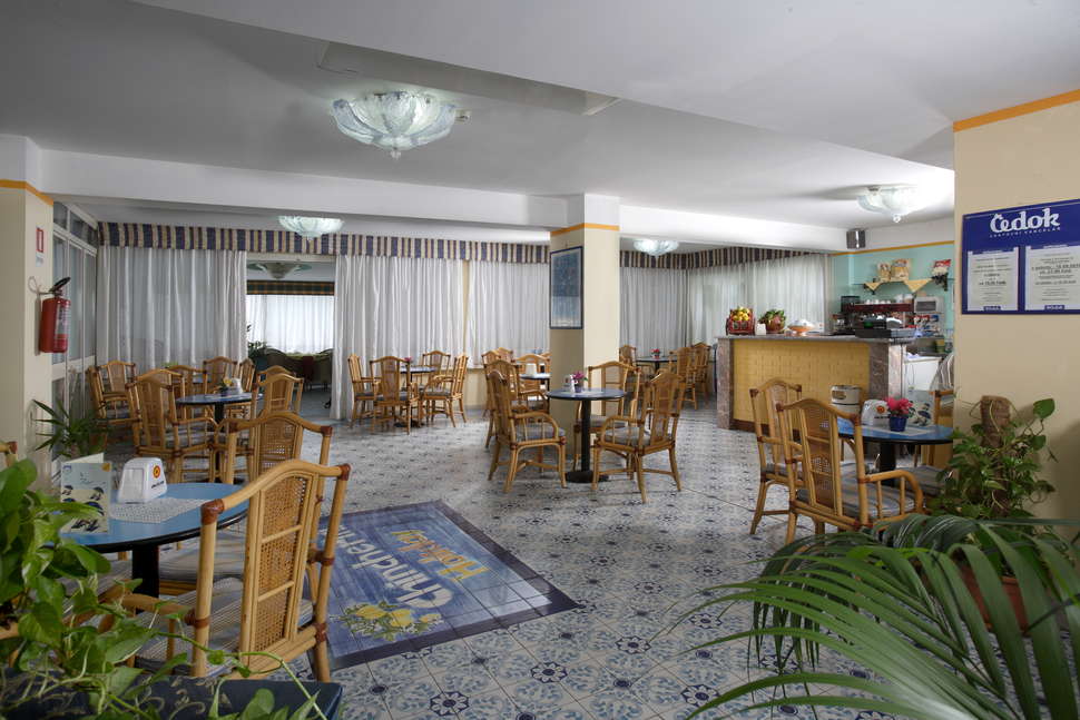 Ein Foto vom Innenbereich im Hotel Baia degli Dei