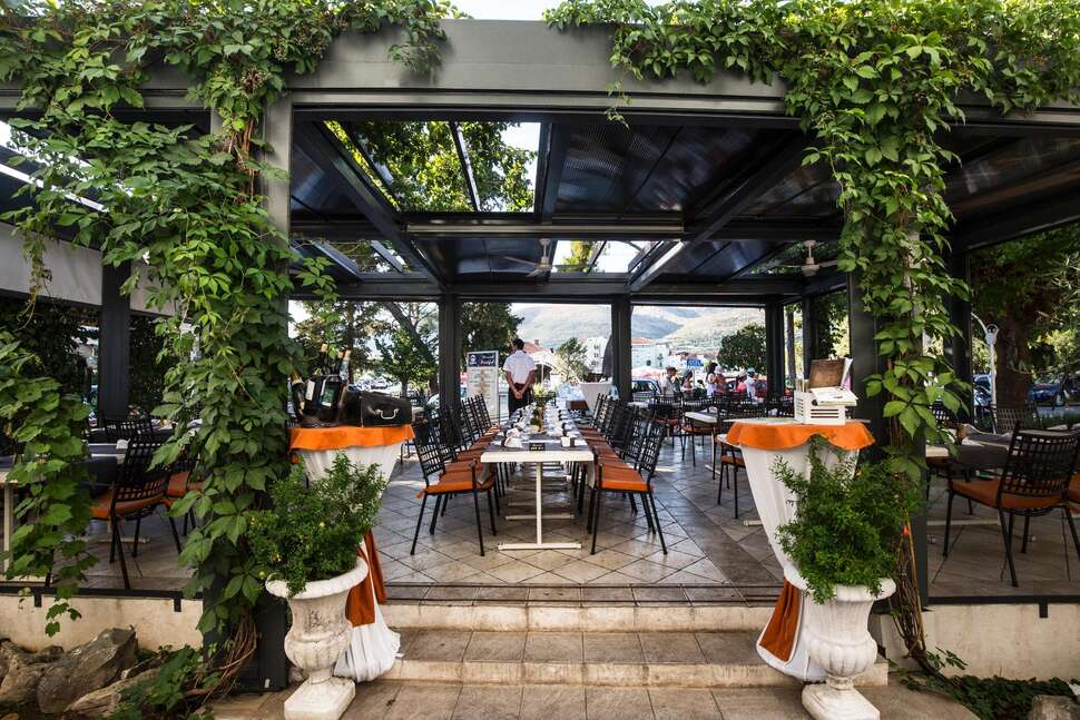 Een foto van het terras bij Heritage Hotel Pasike