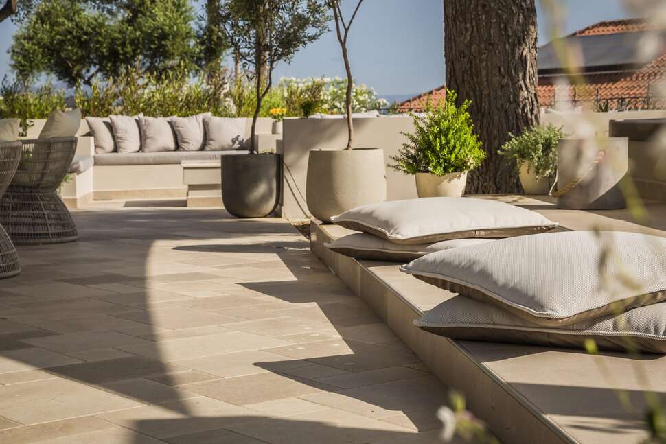 Een foto van het terras bij Thalassa Boutique Hotel