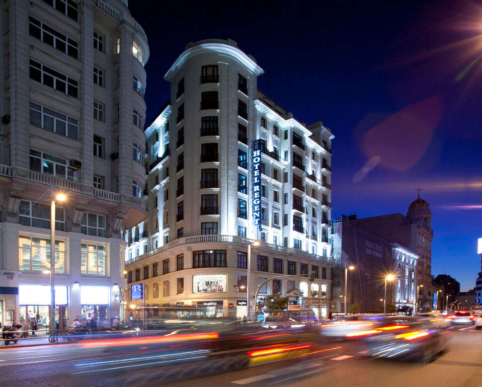 Een foto van de buitenkant van Hotel Regente Madrid
