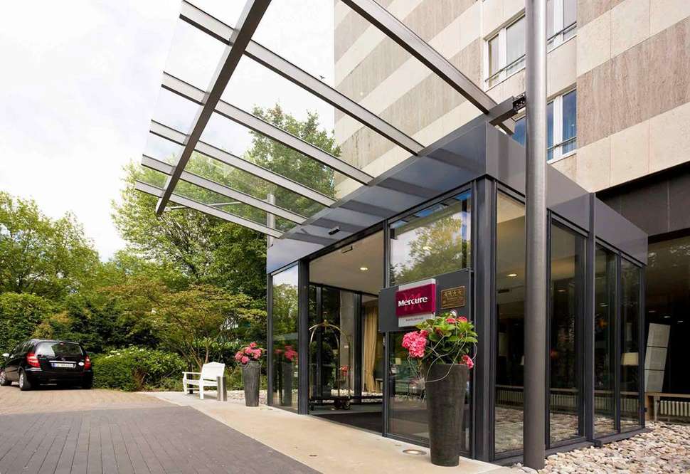 Een foto van de buitenkant van Hotel Krefelder Hof
