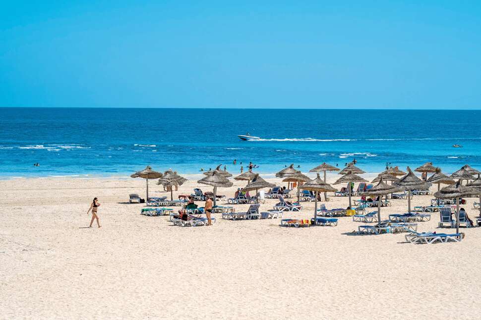 Een foto van het strand bij Calimera Yati Beach