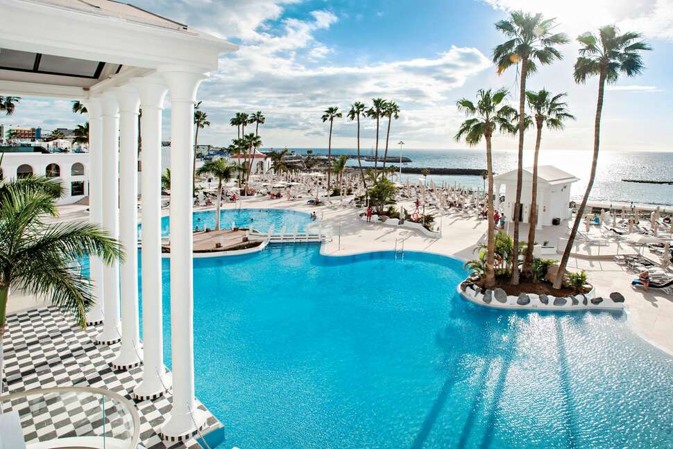 Ein Foto vom Pool im Guayarmina Princess