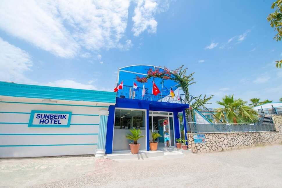 Een foto van de buitenkant van Side Sunberk Hotel