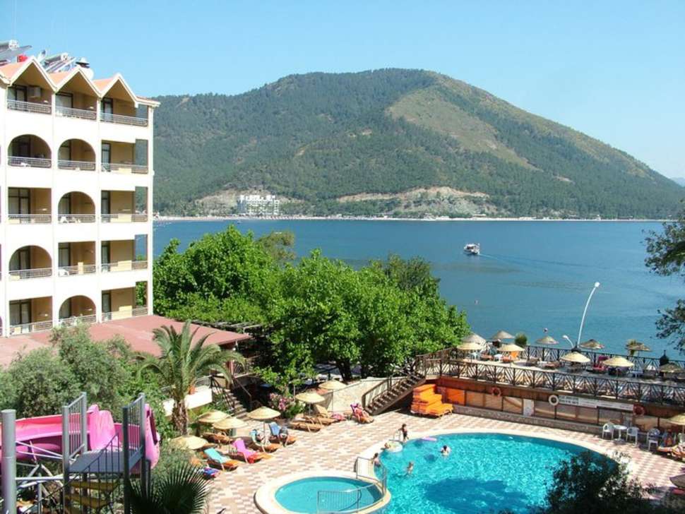 Een foto van het zwembad bij Gölmar Beach Hotel