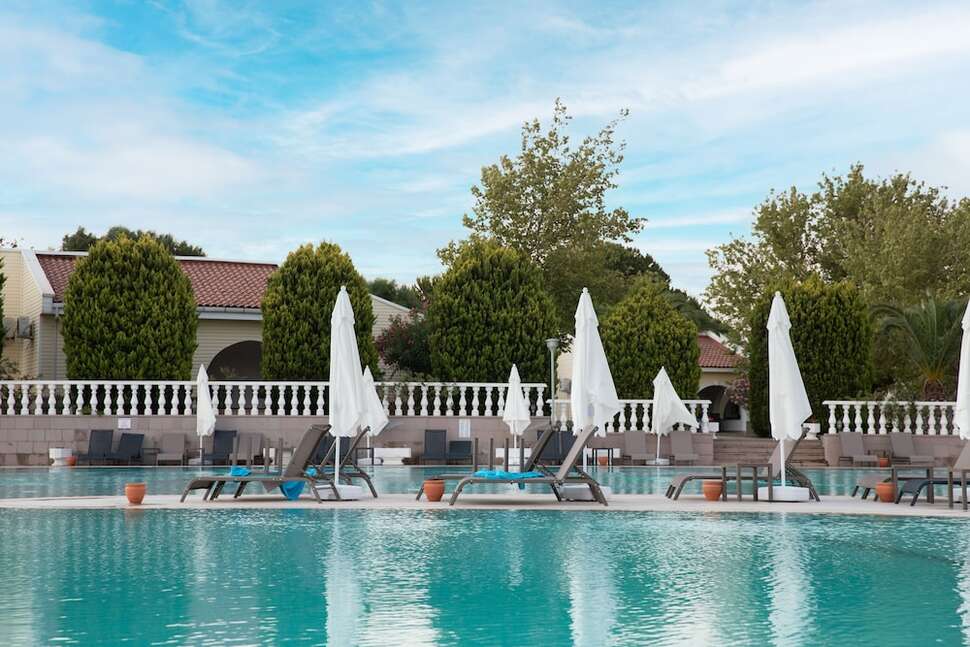 Een foto van het zwembad bij Anadolu Hotels Didim Club