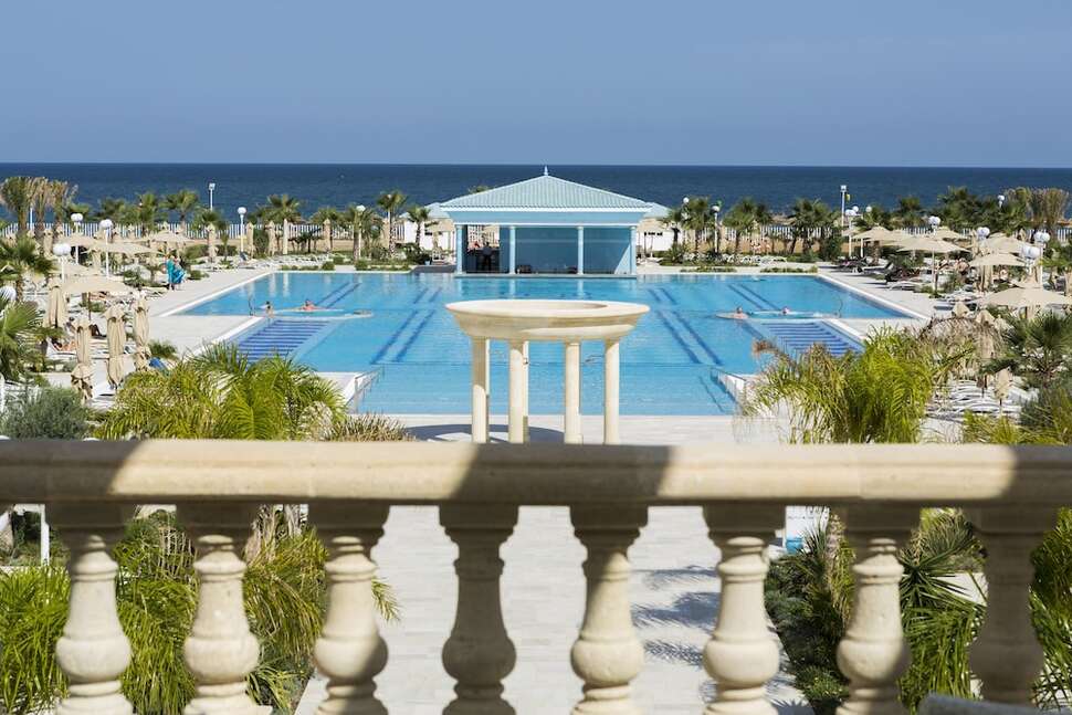 Ein Foto vom Pool im Barcelo Concorde Green Park Palace