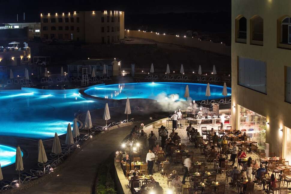 Een foto van het zwembad bij Concorde Moreen Beach Resort & Spa